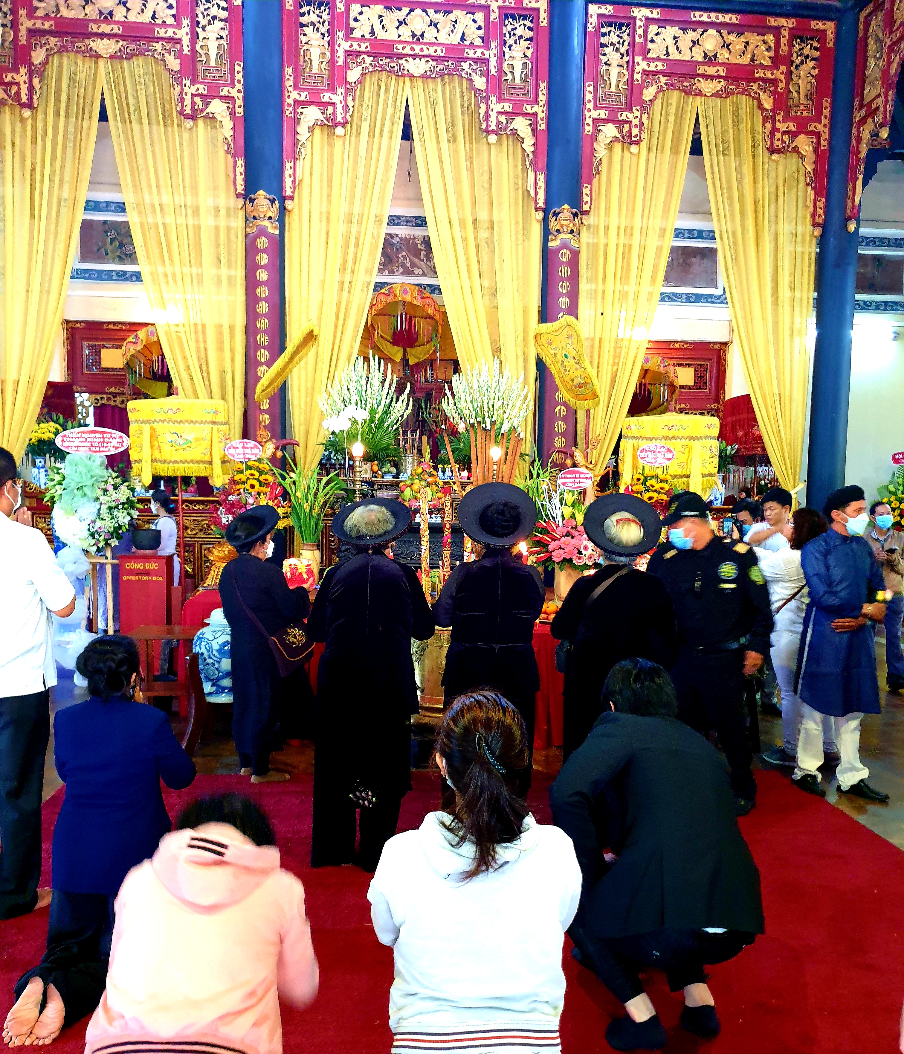 Đội hát xoan trong trang phục truyền thống biểu diễn tại lễ Giỗ Tổ — nghệ thuật được UNESCO công nhận là Di sản văn hoá phi vật thể