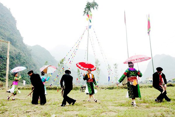 Nghệ nhân hát then và đàn tính trong Lễ Lồng Tồng — âm nhạc tâm linh UNESCO 2019