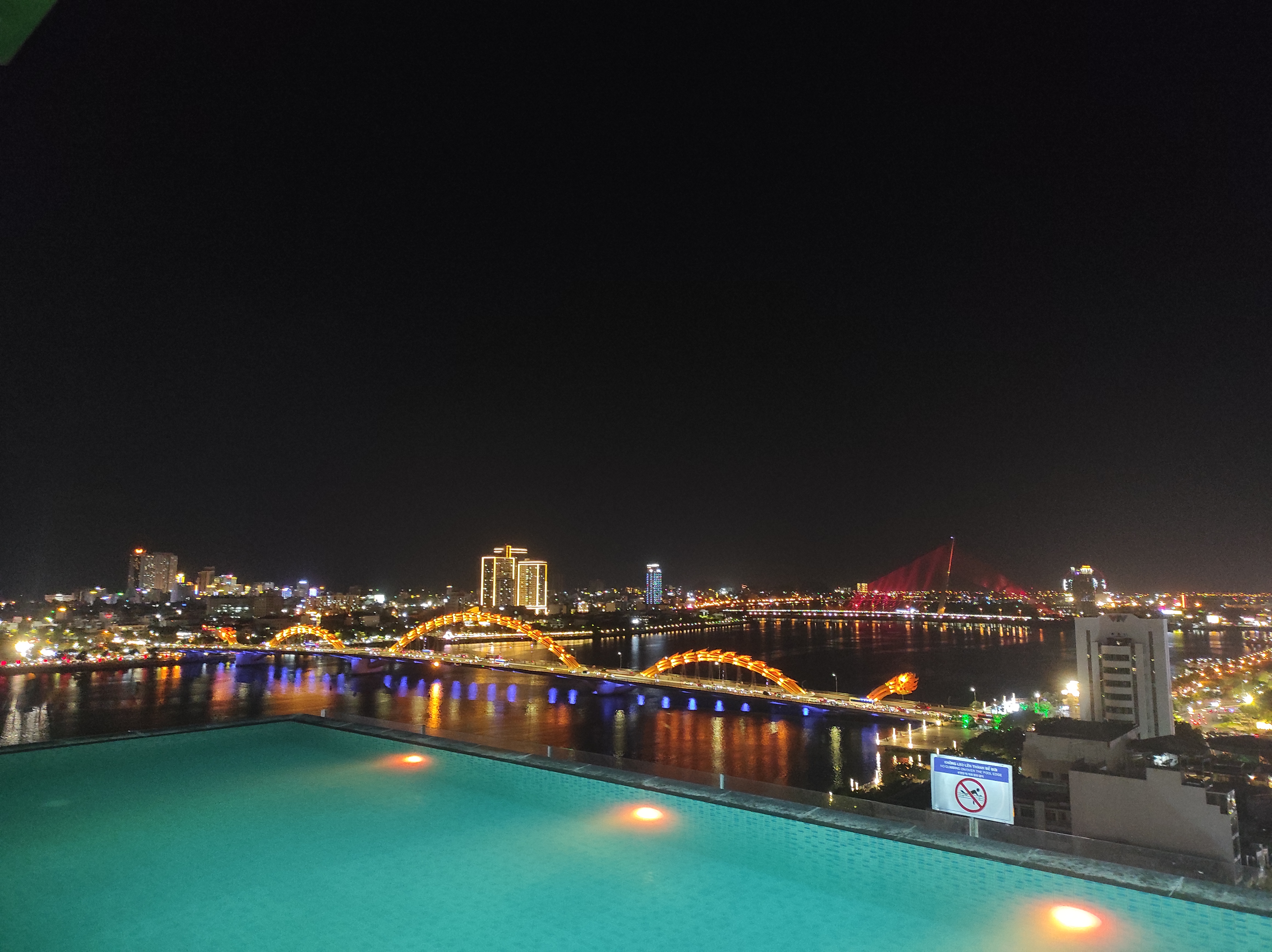 Bô lão làng chài đọc văn tế Cá Ông tại đình Thọ Quang — nghi thức được giữ nguyên từ thời Nguyễn