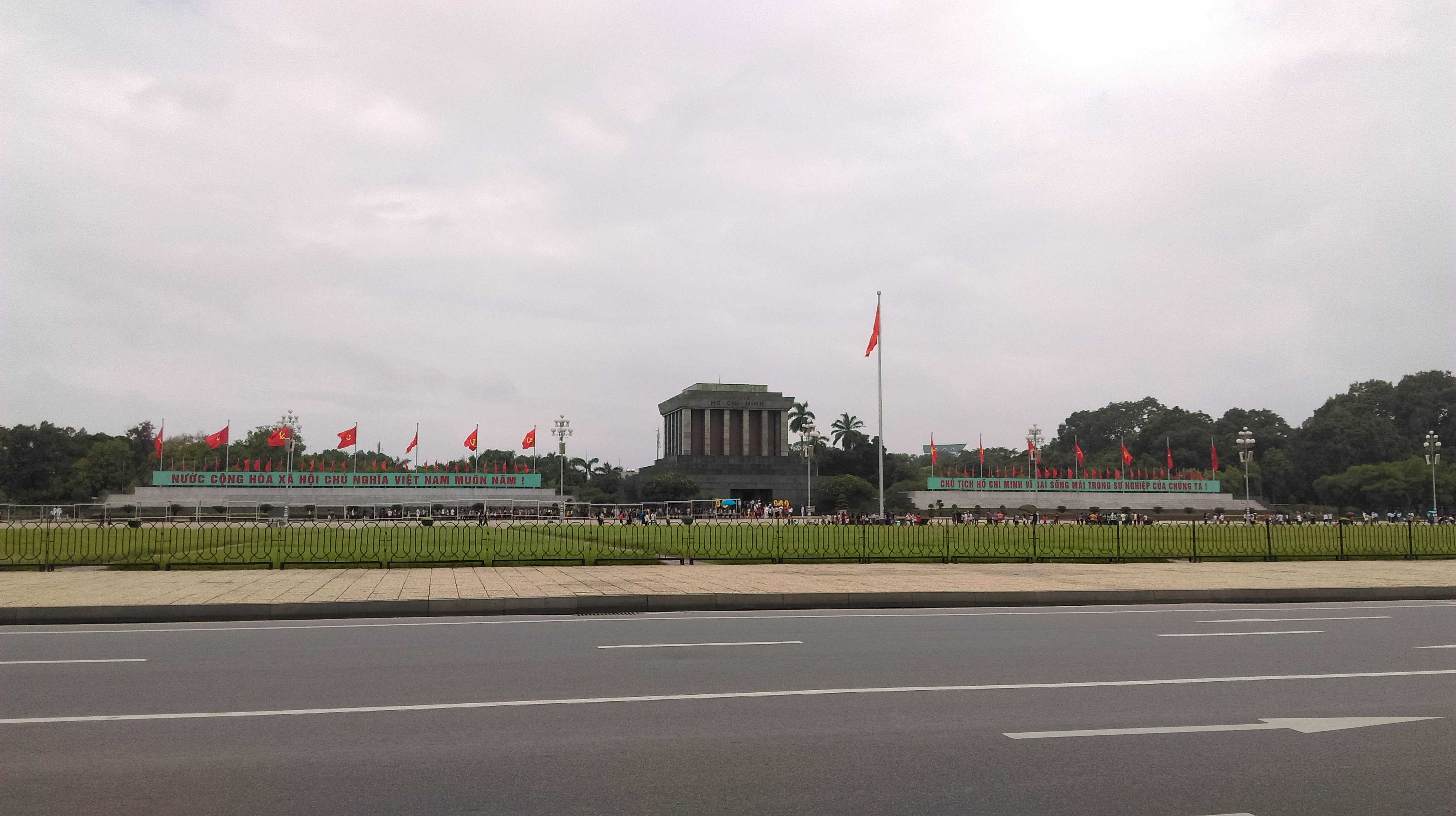 Màn bắn pháo hoa tối 2/9 tại Hồ Tây — một trong những màn pháo hoa đẹp và lớn nhất trong năm tại Hà Nội