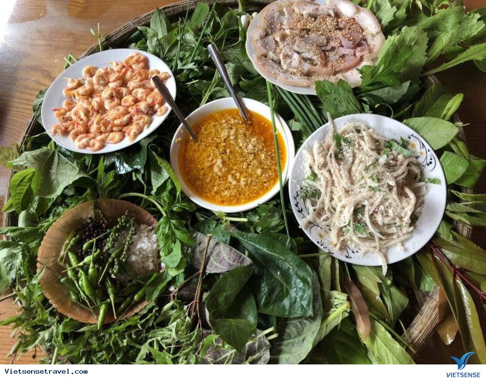 Canh Thụt — Đặc Sản M'nông Nấu Trong Ống Tre
