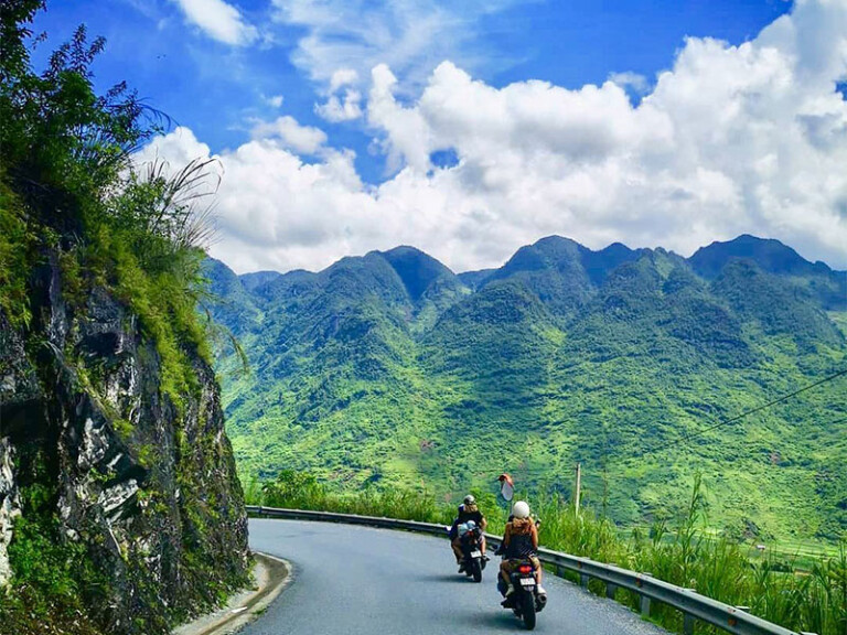 Địa tầng đá vôi 550 triệu năm tuổi lộ thiên — mỗi lớp là một trang lịch sử Trái đất