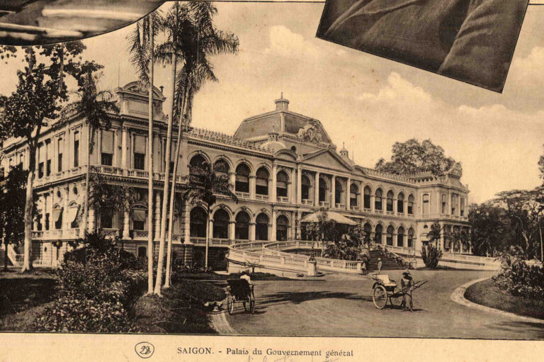 Hầm chỉ huy ngầm bên dưới Dinh Độc Lập — phòng thông tin liên lạc với thiết bị thời chiến được bảo tồn nguyên vẹn từ ngày 30/4/1975