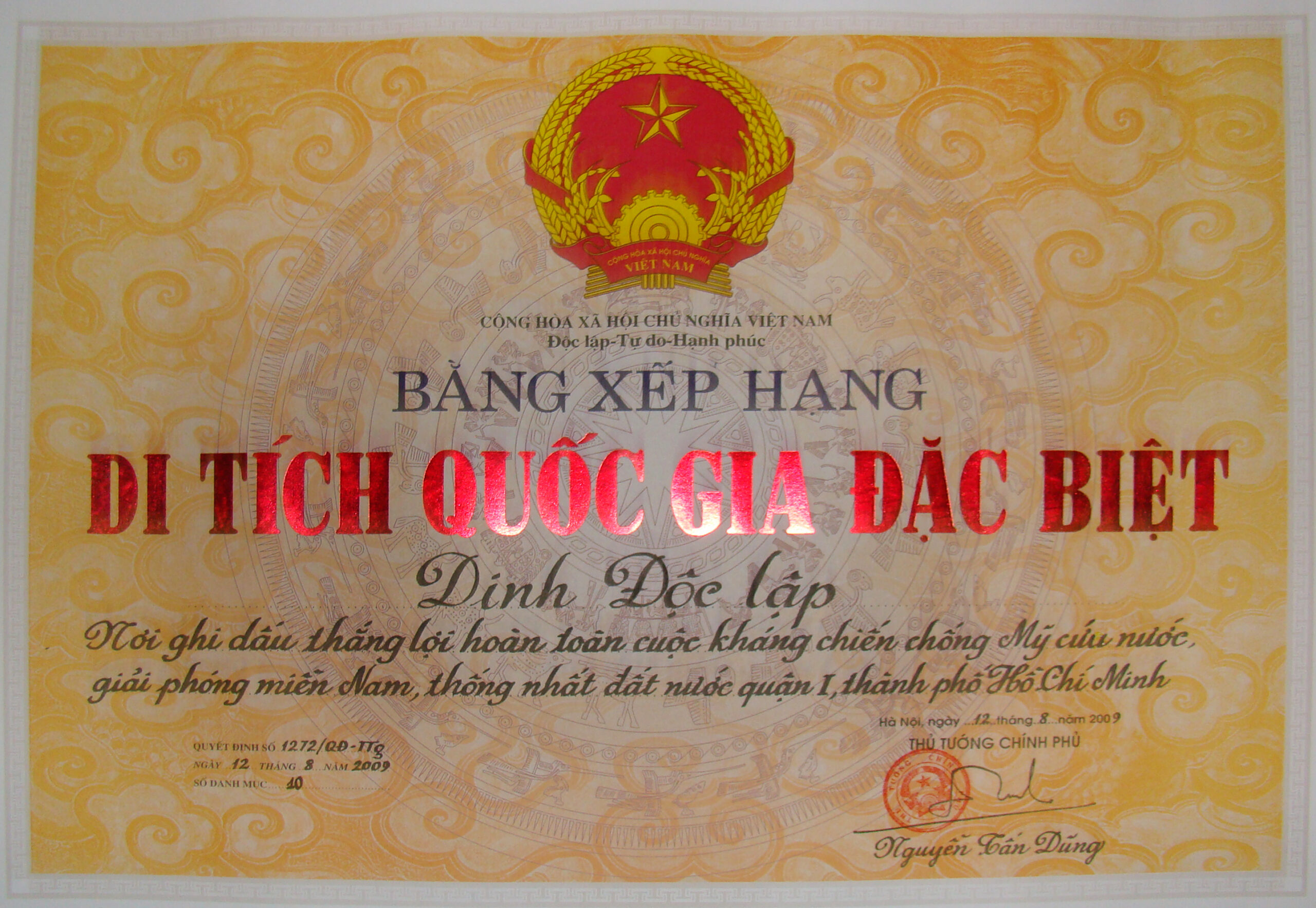 Sân thượng Dinh Độc Lập — bãi đáp trực thăng nơi diễn ra những chuyến di tản cuối cùng vào ngày 29–30/4/1975