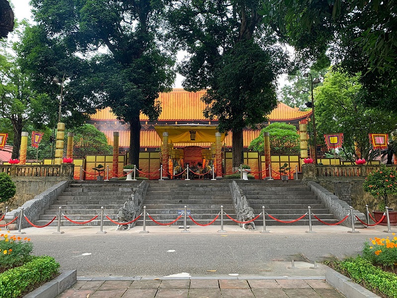 Bậc thềm đá điêu khắc rồng chầu nguyên bản thế kỷ 15 tại Điện Kính Thiên — kiệt tác nghệ thuật điêu khắc Lê sơ còn nguyên vẹn sau 600 năm