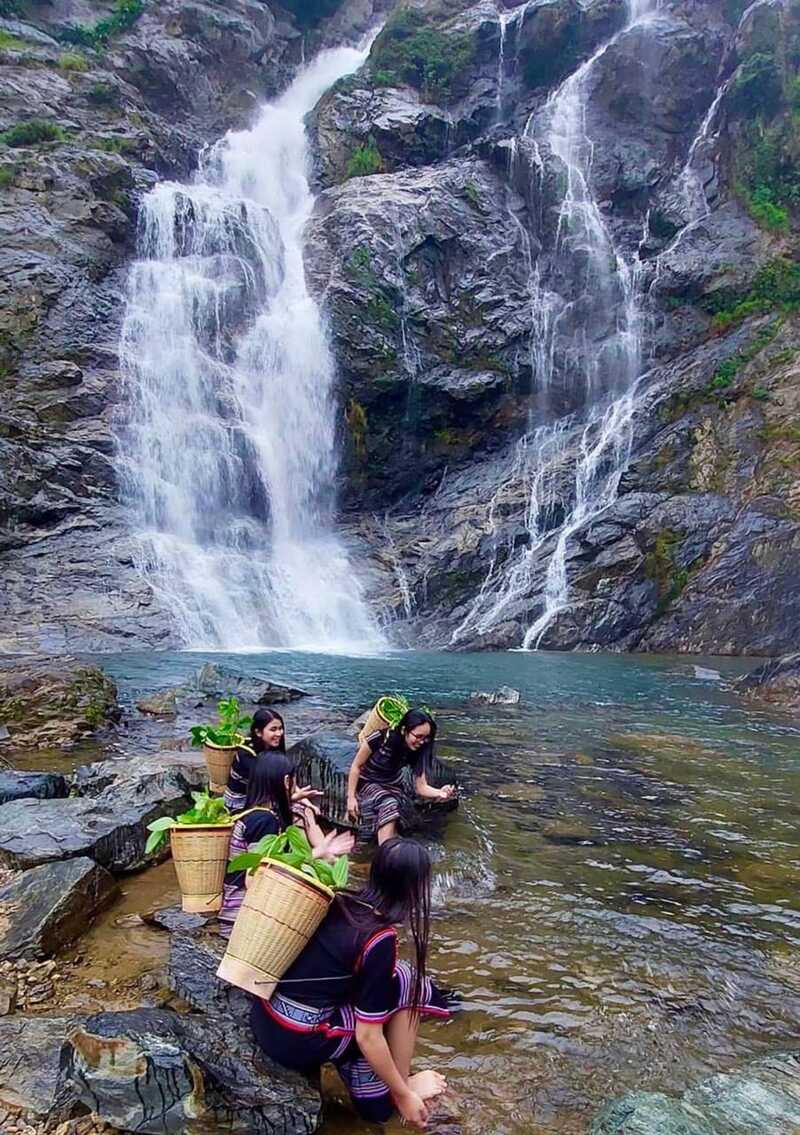 Người H're tại lễ cúng thần rừng — nghi lễ thiêng liêng bảo tồn từ ngàn xưa