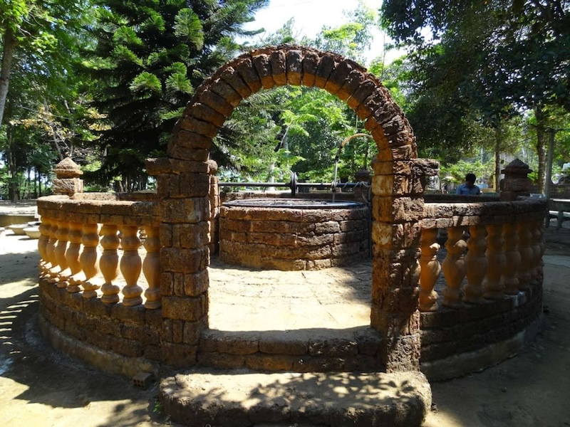 Nhìn xuống sông Trà Khúc và đồng bằng Quảng Ngãi từ đỉnh Thiên Ấn